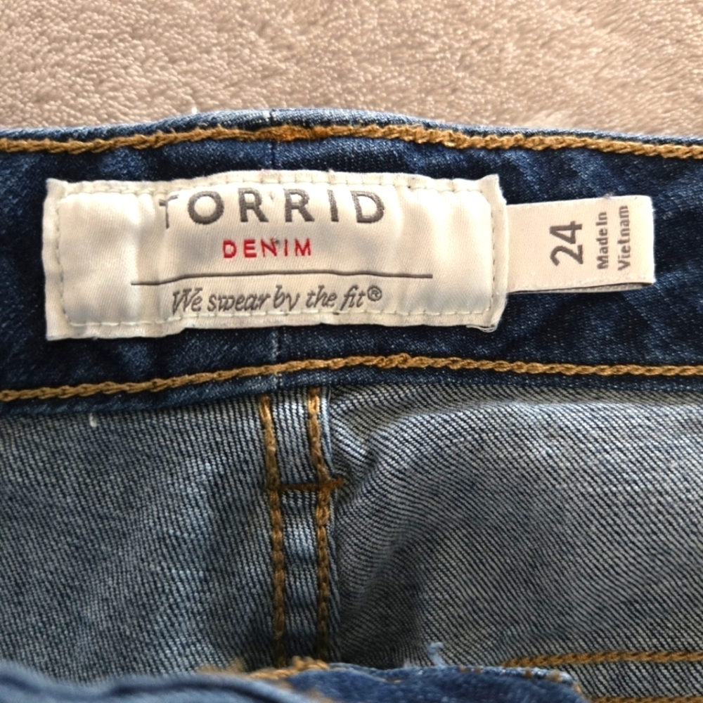 Torrid Blue Jean Shorts | Size 24 | Frayed Hem - Picture 12 of 14